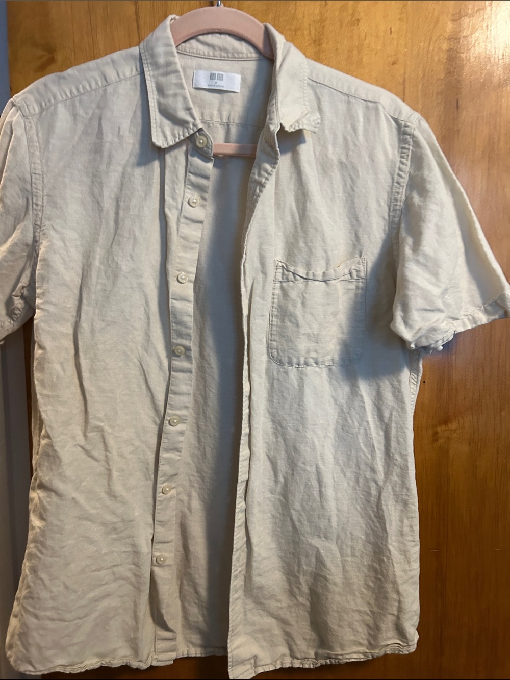 Men's Uniqlo Short-Sleeve Button-Up Shirt in Beige linen/cotton